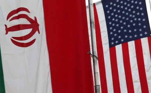 Ala dura de Irán "sabotea" acuerdo de paz con Trump; ataque a barco en Ormuz frena negociaciones