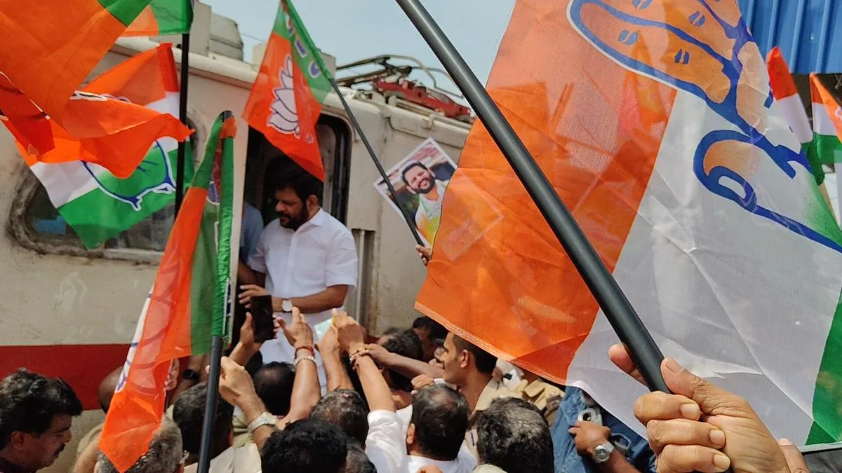 Congress, BJP scramble for credit as Intercity Express gets stop at Ottapalam