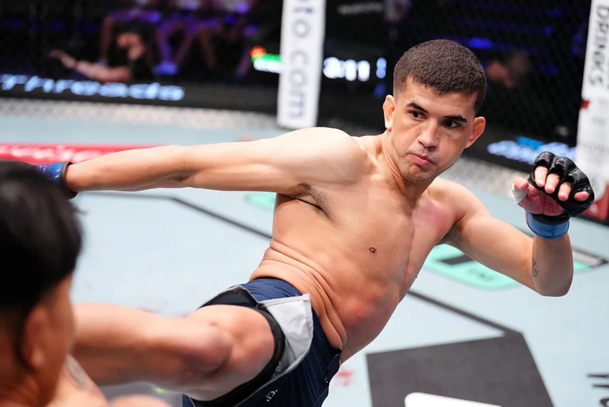 Eduardo Chapolin é anunciado no UFC 330 três dias antes do evento