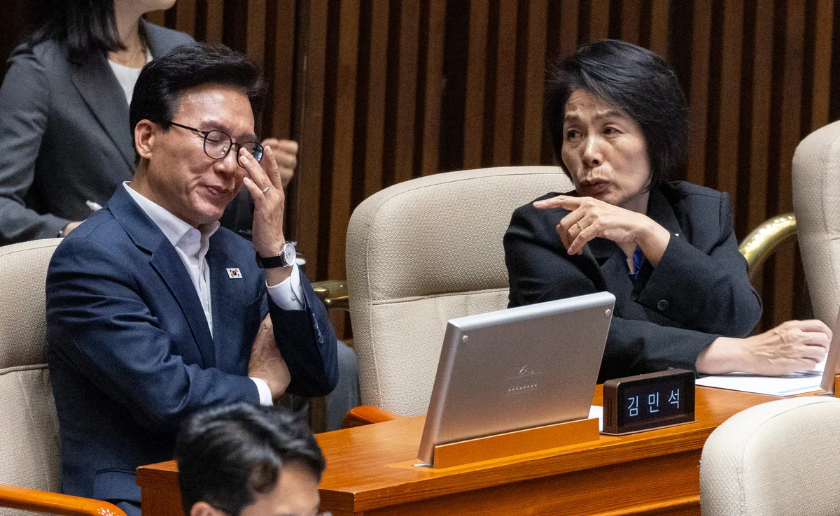 30%대 찍은 李지지율에… 공소취소 특검·공공기관 이전 다 미룬다