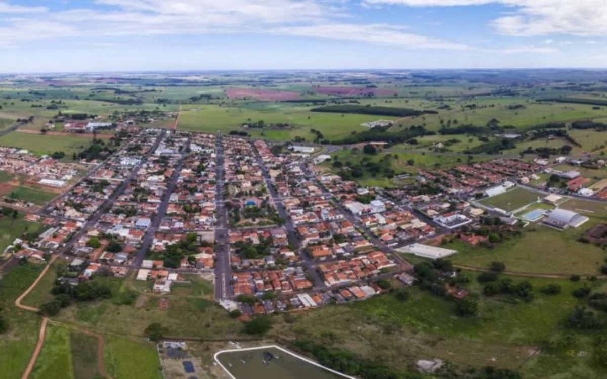 Moradores de Macedônia votam para prefeito e vice no dia do 2º turno das eleições 2026