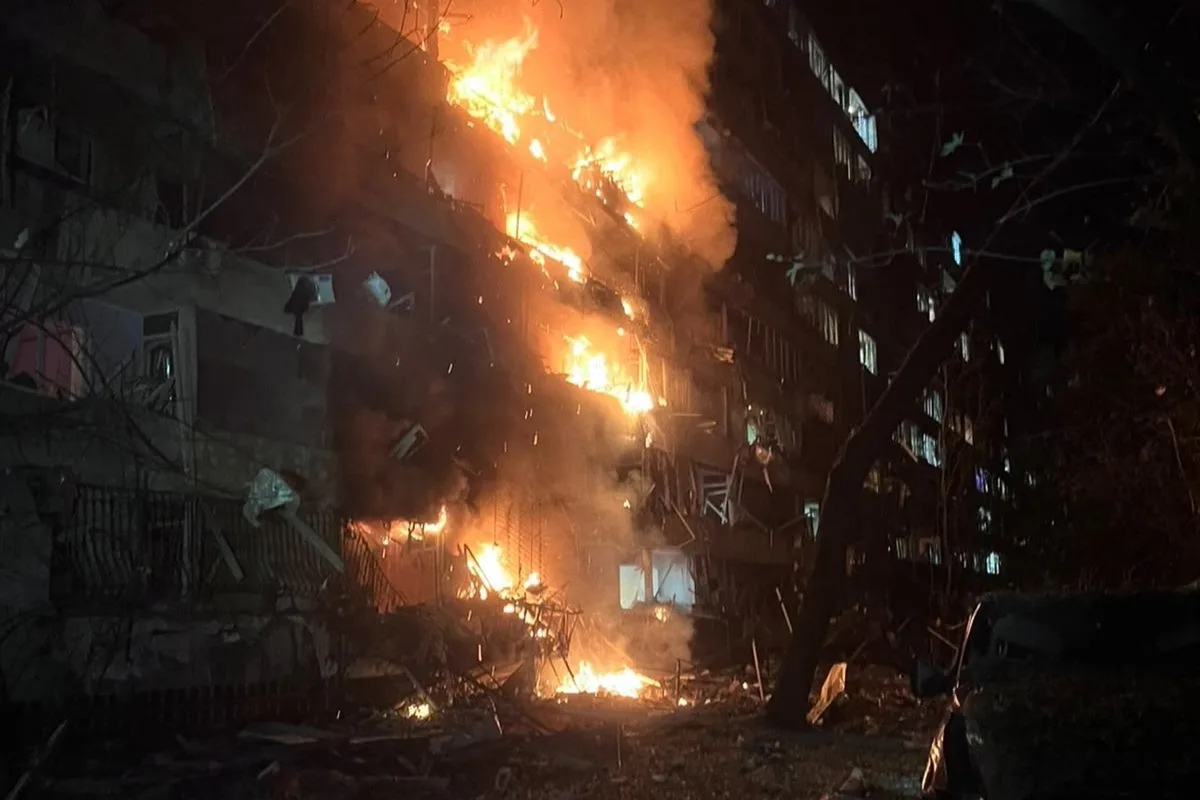 Al menos dos muertos y más de una veintena de heridos en un ataque ruso con misiles balísticos contra Kiev
