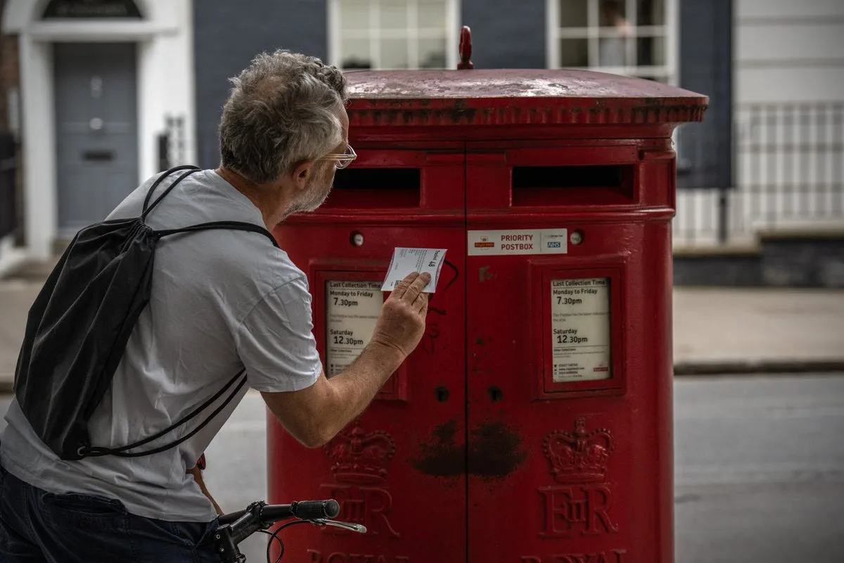 Royal Mail misses delivery targets yet again amid £500 million overhaul