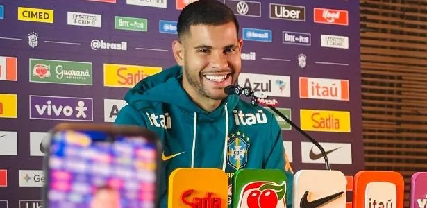 Guimarães admite que pênalti 'ainda dói muito', mas diz que bateria de novo