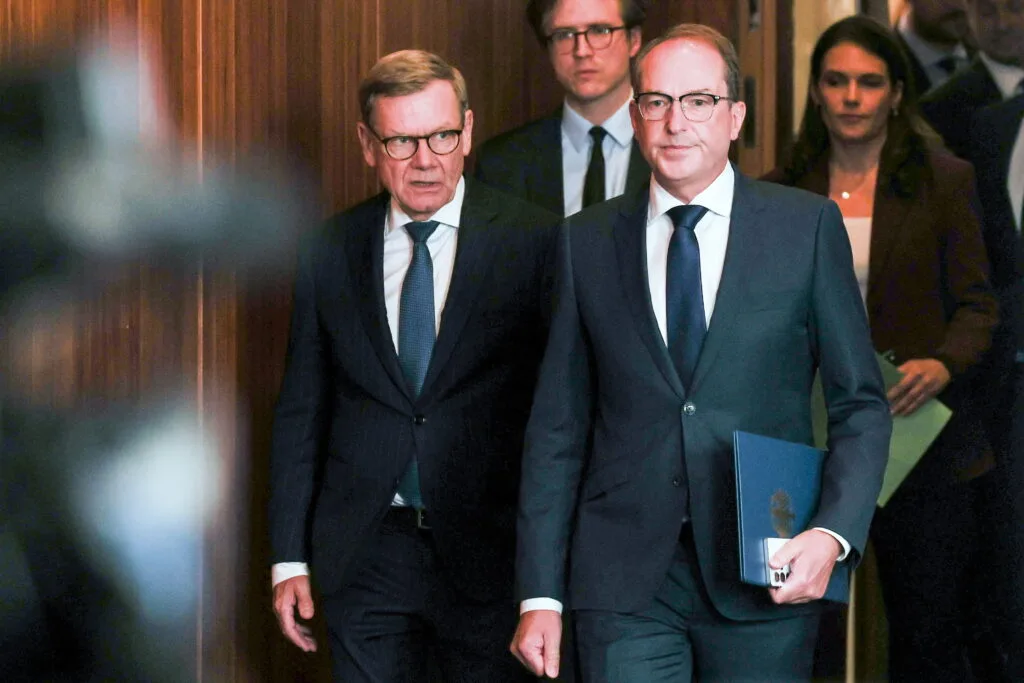 Alemanha fecha consulado russo em Bona e Rússia promete retaliar