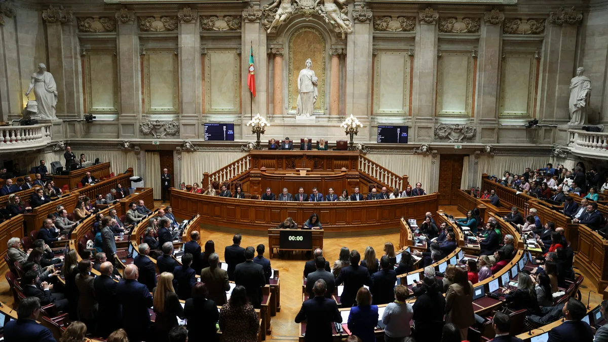 Parlamento debate aumento do custo de vida. Siga aqui