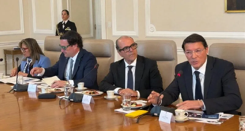 Gobierno De la Espriella reveló la estrategia para combatir el tráfico de migrantes y falsas identidades