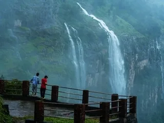 Crue au Népal : qu’est-ce que cette région de l’Himalaya, « toit du monde » arpenté par les pèlerins et les alpinistes ?