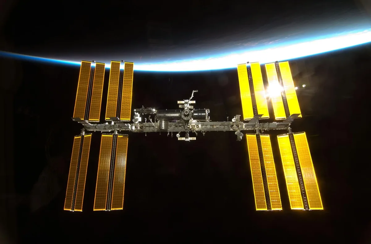 ISS Live Tracker: veja em tempo real onde está a Estação Espacial Internacional e quando passa por cima de si