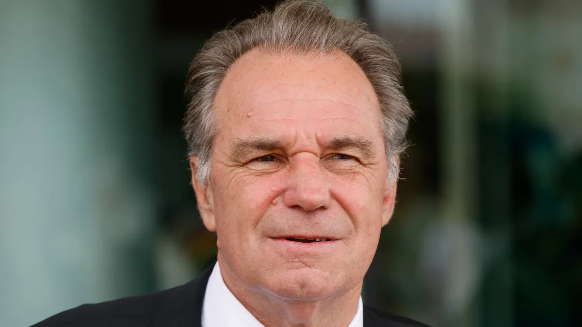 "Une vulgarité crasse": Renaud Muselier et plusieurs barons des Alpes-Maritimes en conflit après la suppression de lignes de transports
