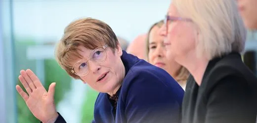Wirtschaftsweise Veronika Grimm kritisiert neuen Tankrabatt scharf