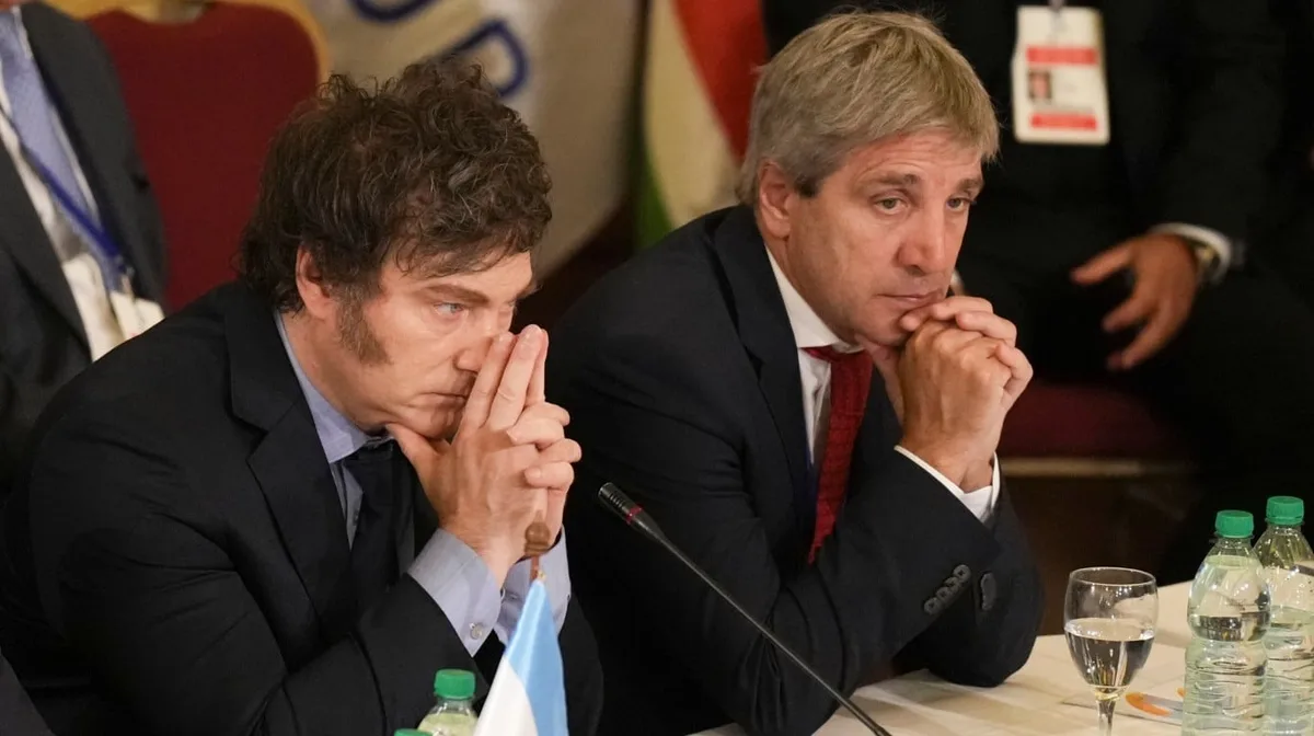 Luis Caputo reclamó una ley para castigar a los periodistas que escriban “cosas sin sustento” y Milei lo respaldó