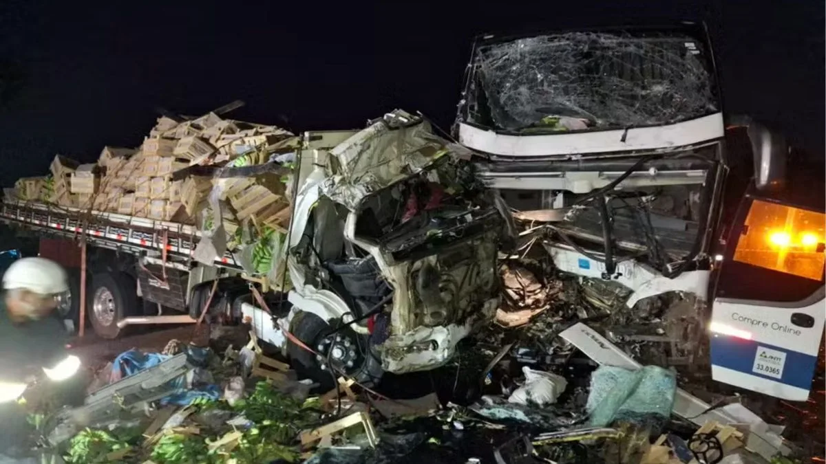 Dois acidentes com ônibus na BR-116 deixam 3 mortos e feridos em intervalo de 90 minutos em Minas Gerais