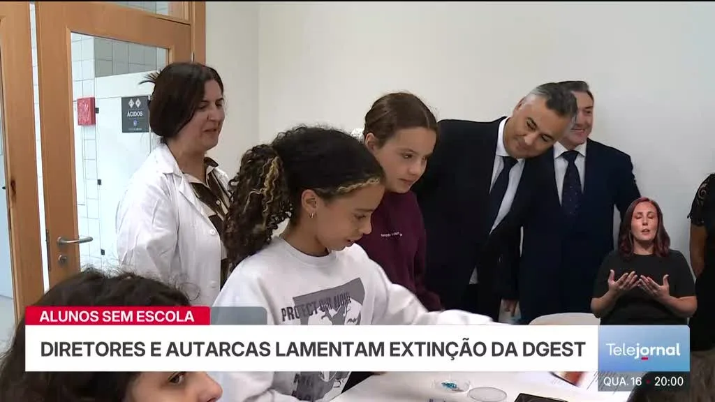 Alunos sem vagas. Ministério continua a reunir com diretores