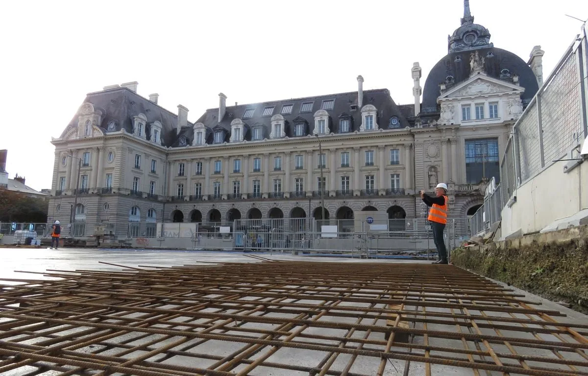 « On ne peut pas mettre des arbres partout »… Pourquoi la végétalisation des grandes places de béton n’est pas si facile