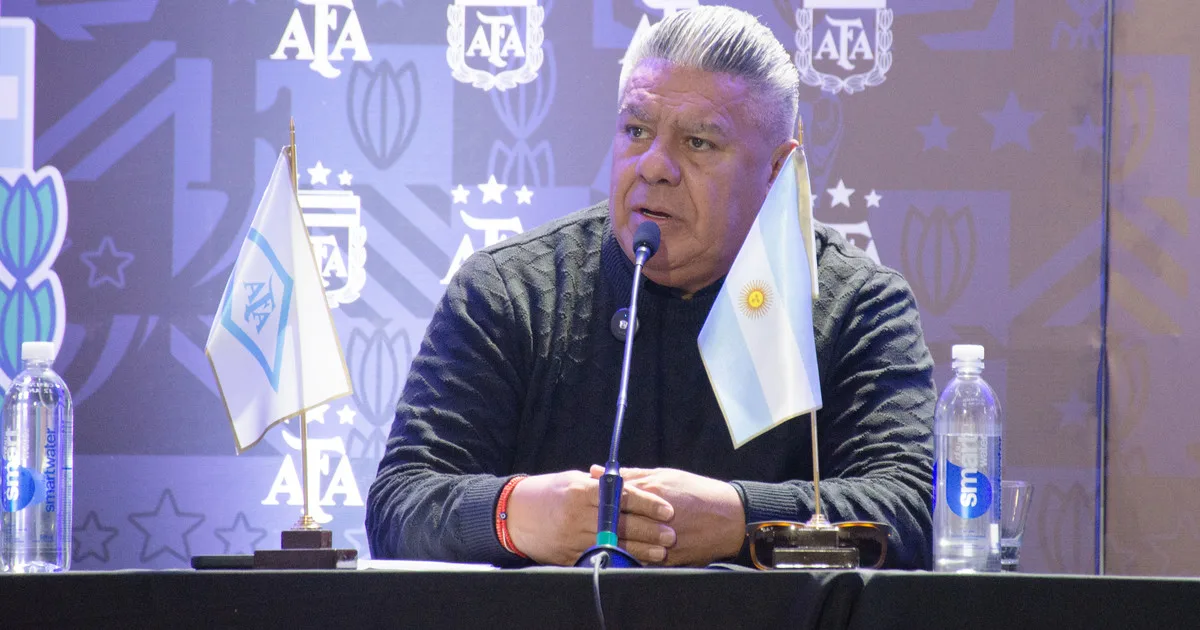La justicia levantó el secreto fiscal y bancario de "Chiqui" Tapia y comenzó a investigarlo por enriquecimiento ilícito