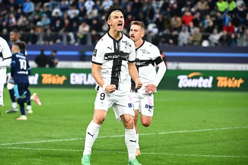 Quatre penalties, Lassine Sinayoko successeur de Neymar, Lepaul en feu : les chiffres du match fou entre le Paris FC et Rennes en Ligue 1