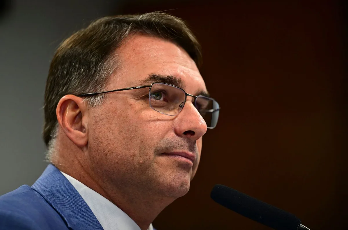 Flávio Bolsonaro prometió incorporar a Brasil al Escudo de las Américas si gana las elecciones