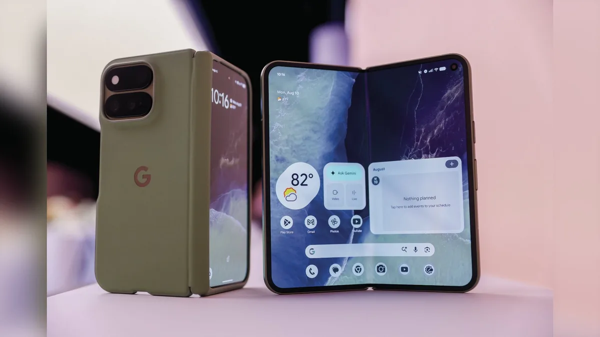 Após anos de esforços erráticos da indústria, chega a vez dos smartphones dobráveis