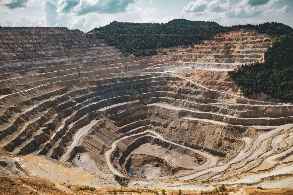 Una empresa canadienses buscaba níquel en una mina, pero encontraron algo más valioso: un yacimiento de minerales valiosos, incluidos oro y plata