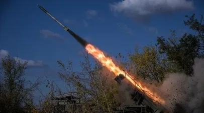 ВС России ночью нанесли групповой удар по логистическому центру в Киеве