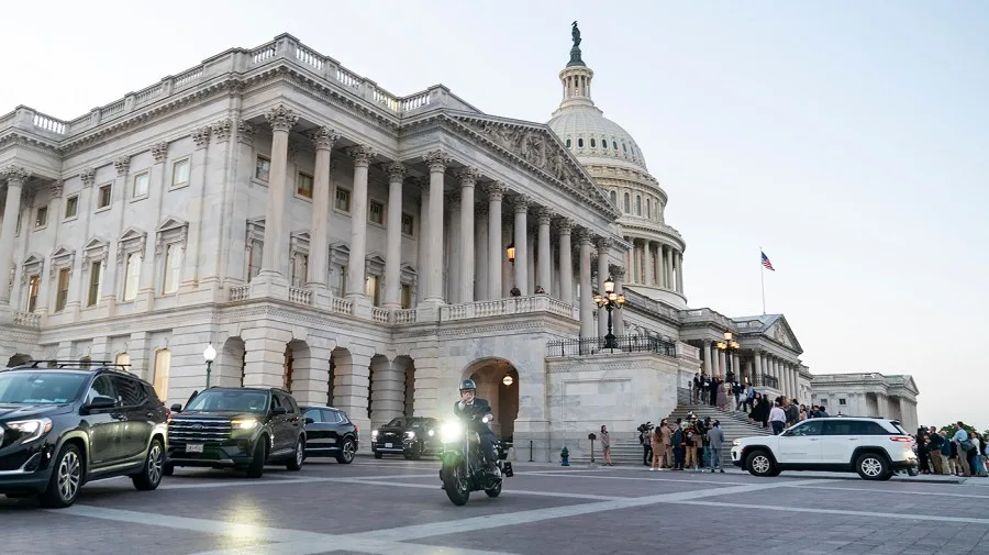 Majority of voters say country is on wrong track, favor Democrats in 2026: Poll