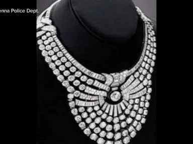 WATCH: International manhunt for alleged diamond thieves: Police