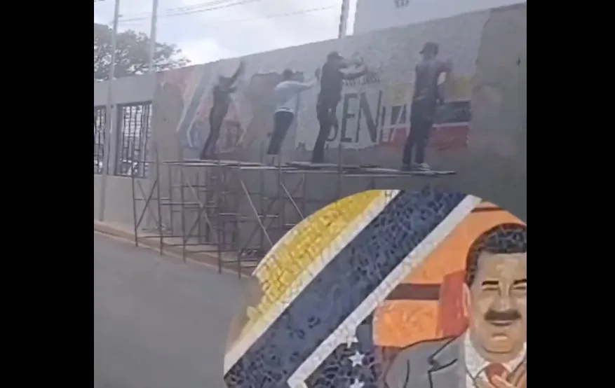En VIDEO: así eliminaron el rostro de Maduro en la sede del Seniat en Coro