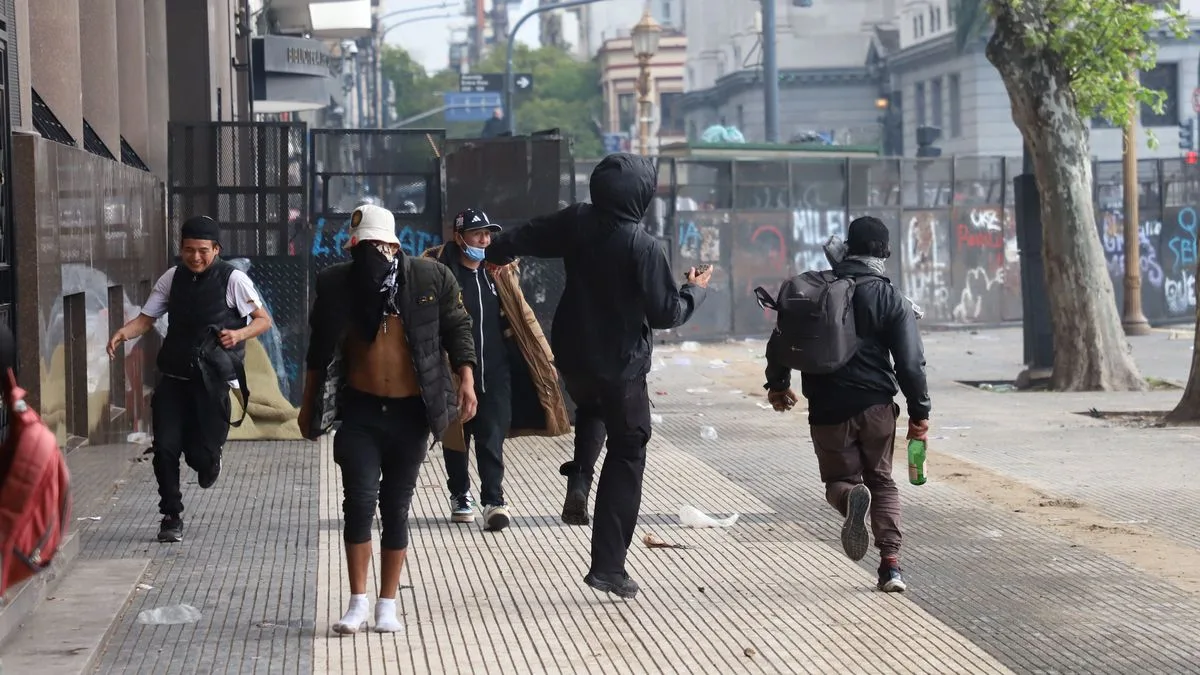Marcha universitaria: el Gobierno denunció penalmente a los manifestantes por los incidentes frente al Congreso