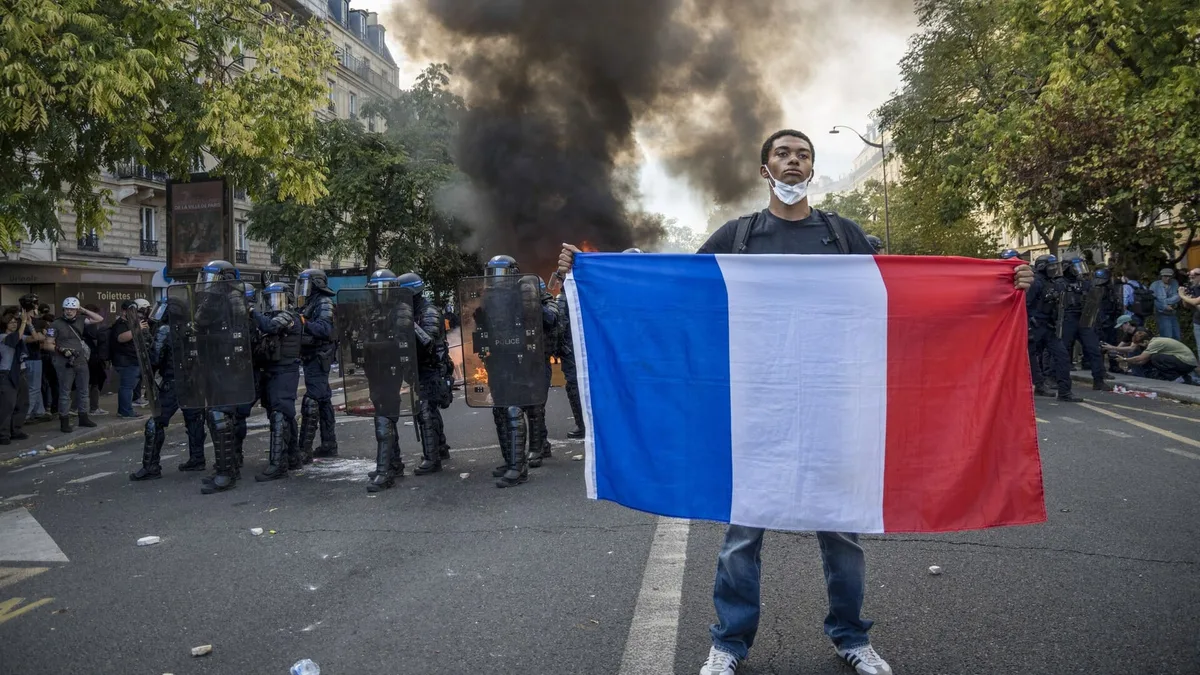 Drones, vidéos, reconnaissance faciale… comment la police surveille vraiment les manifestations en France