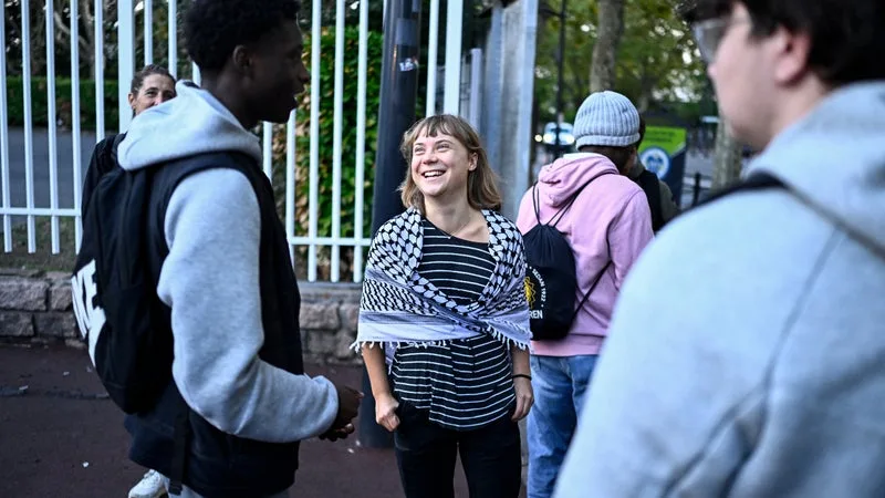 "Il est temps que les jeunes se soulèvent": Greta Thunberg présente à Saint-Denis pour soutenir les lycéens en colère