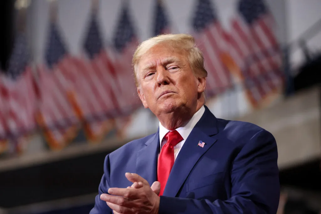 Trump lamenta morte de Dolly Parton e decreta luto com bandeiras a meia-haste