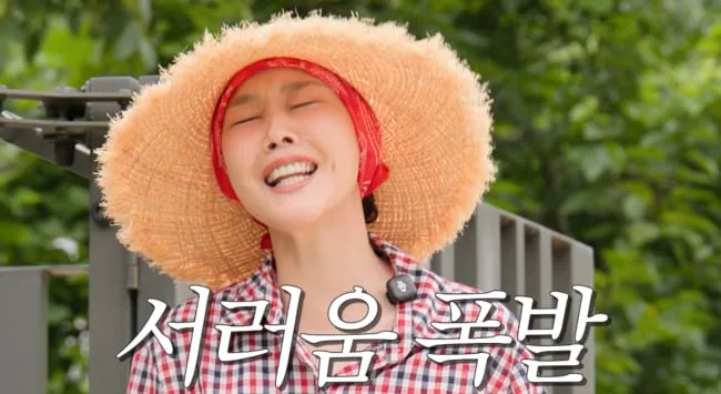 '500평 별장' 한혜진, 안전 고글 없이 수동 예초기 작동..네티즌 "농촌서 가장 많은 사고"