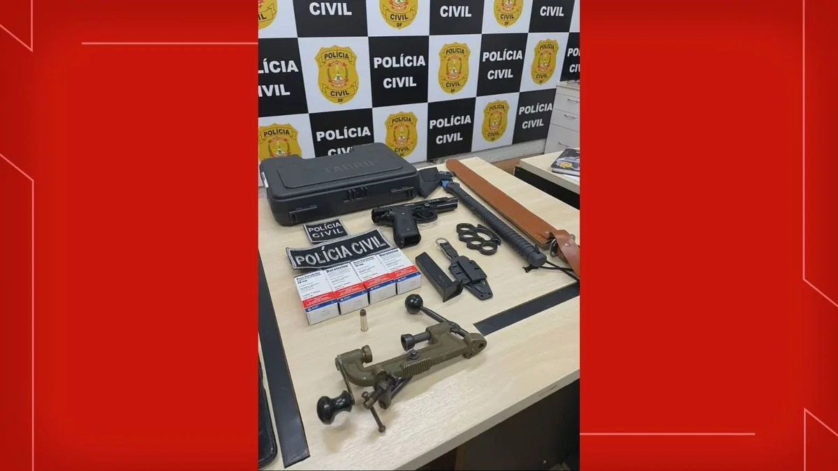 Suspeito de violência doméstica é preso com espada, machado e soco inglês no DF