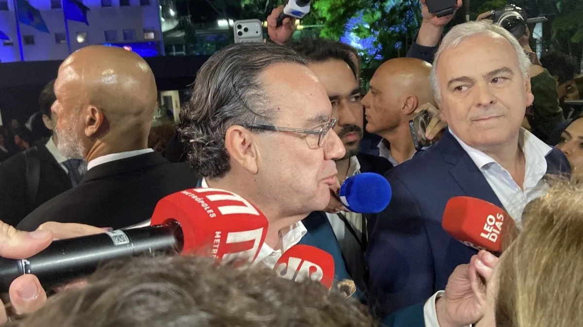 Cury abre live, declara ausência, volta atrás e participa de debate