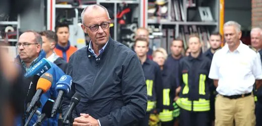 Friedrich Merz in Hürtgenwald mit Pfiffen empfangen: »Schauen Sie sich das ​genau an, was hier passiert ist«