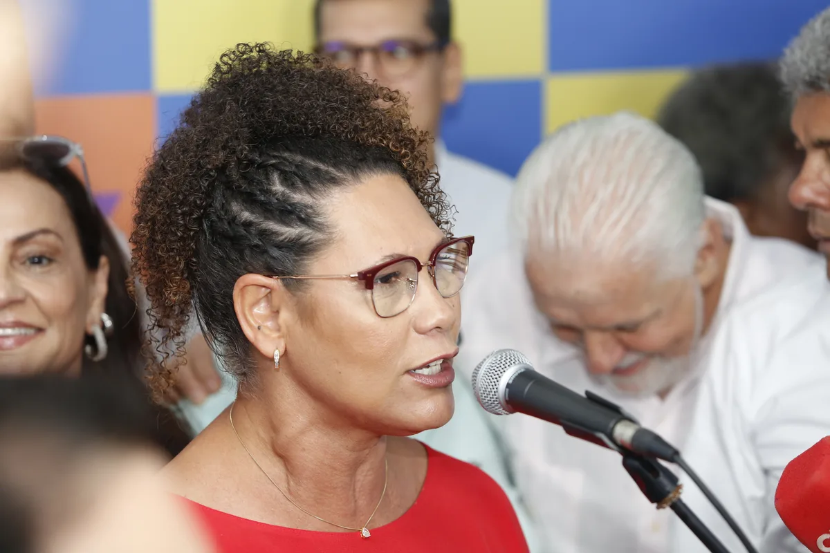 Jerônimo exonera Fabya Reis para reforçar campanha à reeleição