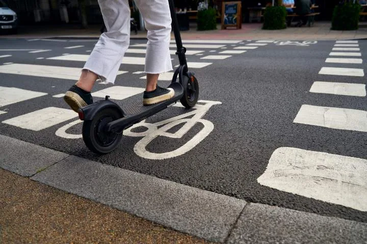 10 Canadian youths died from injuries during e-scooter, e-bike use in 2025: report