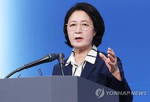 "예산 깎고 12억 관사"…추미애 사퇴 청원 1만명 돌파(종합)