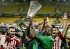 Santos tem acordo verbal por Rodinei e aguarda liberação do Olympiacos