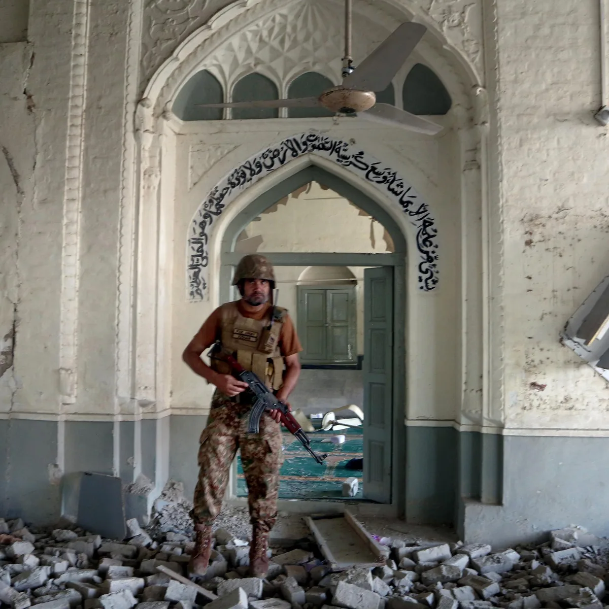 Grenzgebiet zu Afghanistan - Mehr als 30 Tote bei Anschlag auf Polizeiwache in Pakistan