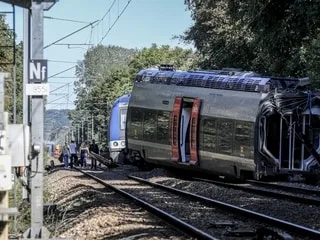 Déraillement d’un train en Normandie : « Un morceau de rail déchiqueté », les précisions du procureur sur l’accident