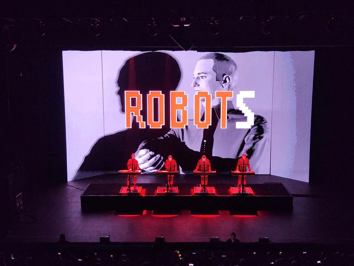Humanizar a inteligência artificial ou desrobotizar os humanos?