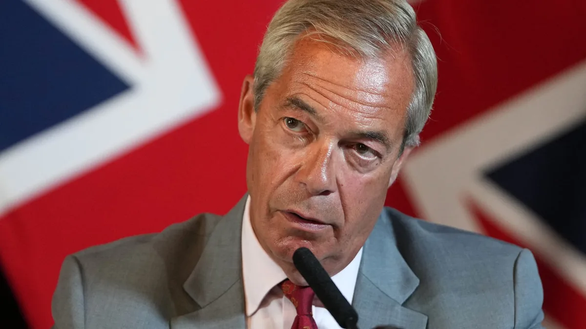 Nigel Farage réélu député au Royaume-Uni face au candidat satirique "Tête-de-Poubelle"