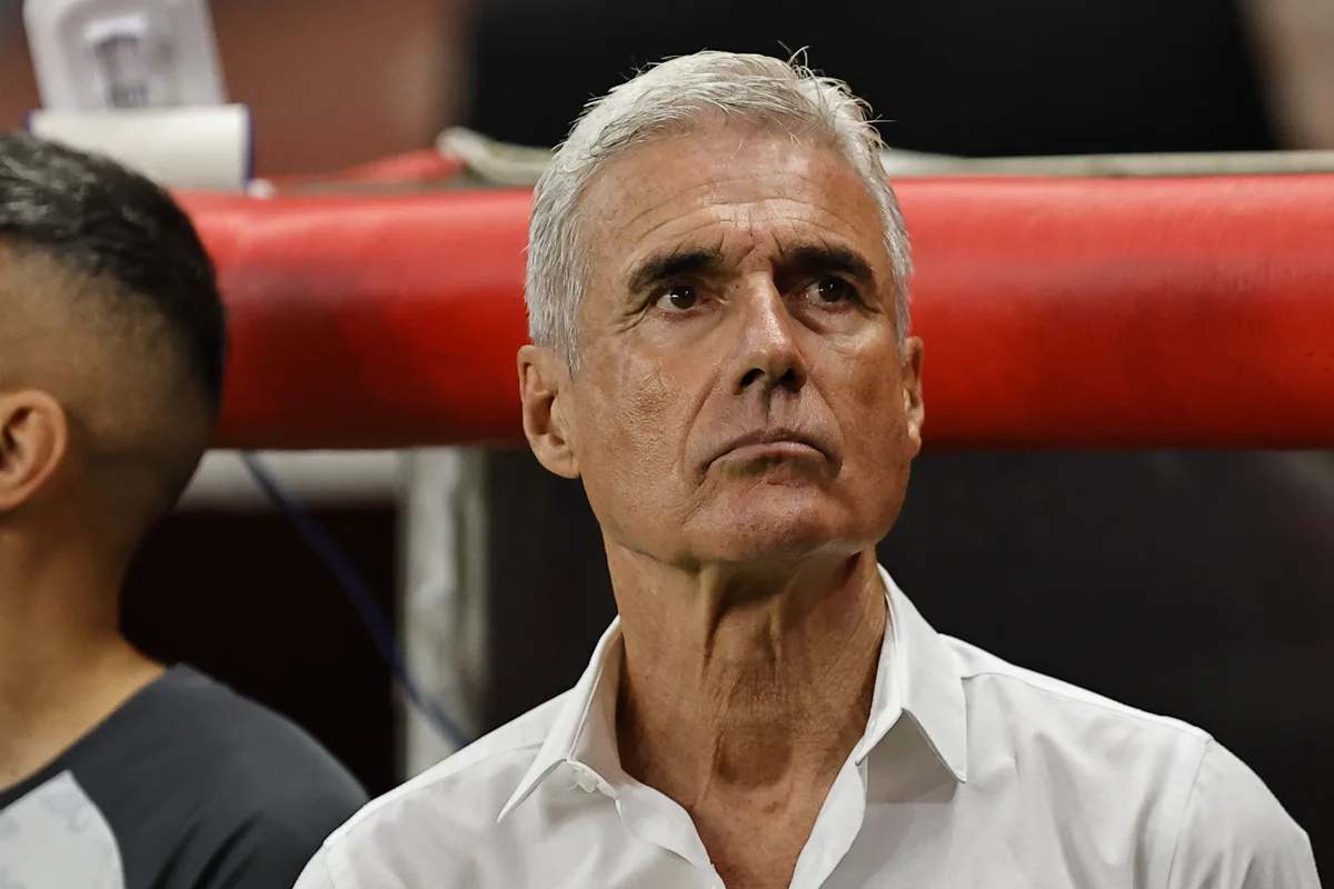 Luís Castro se despede do Grêmio em publicação nas redes sociais; veja