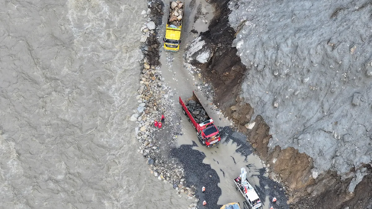 Road access to Xizang's core disaster zone opened, rescue intensifies