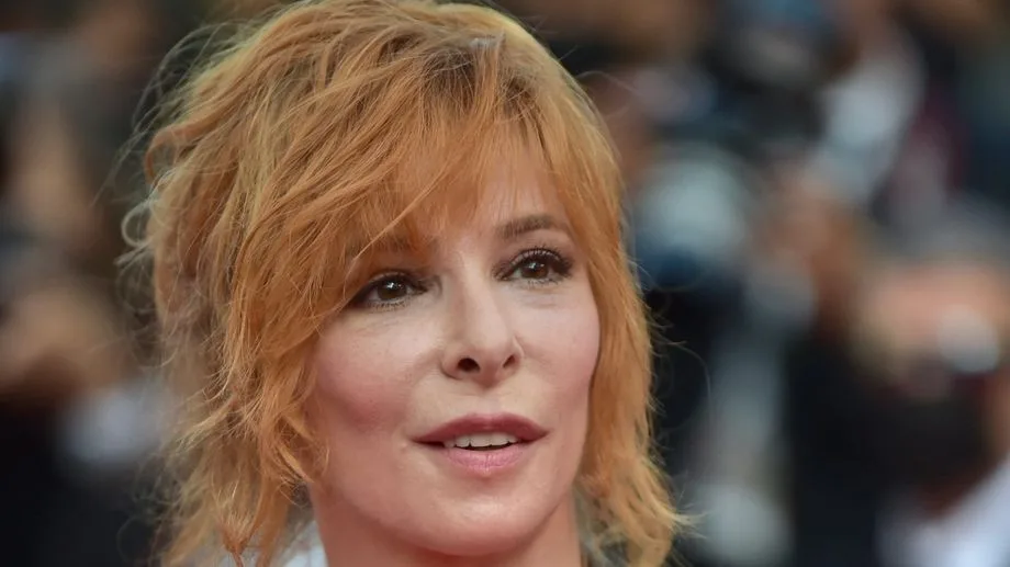 Mylène Farmer sort son nouveau single "Des lols et des quoi"