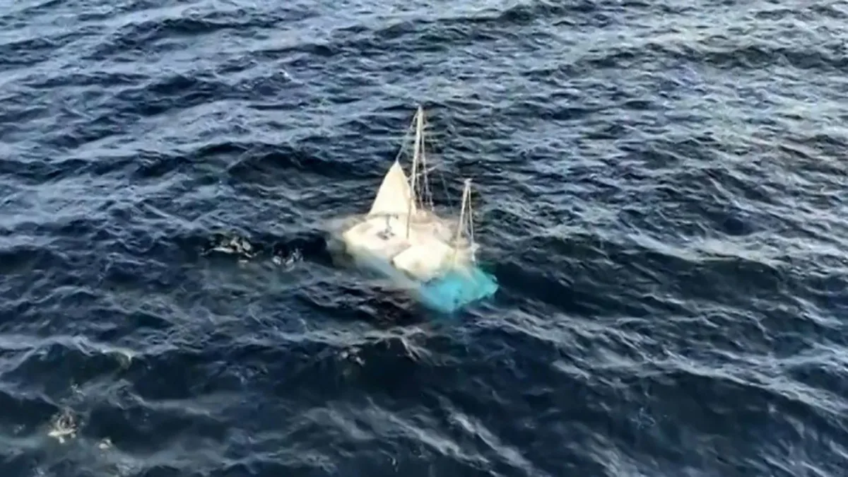 Führerlose Jacht im Atlantik: Rettungskräfte suchen Insassen