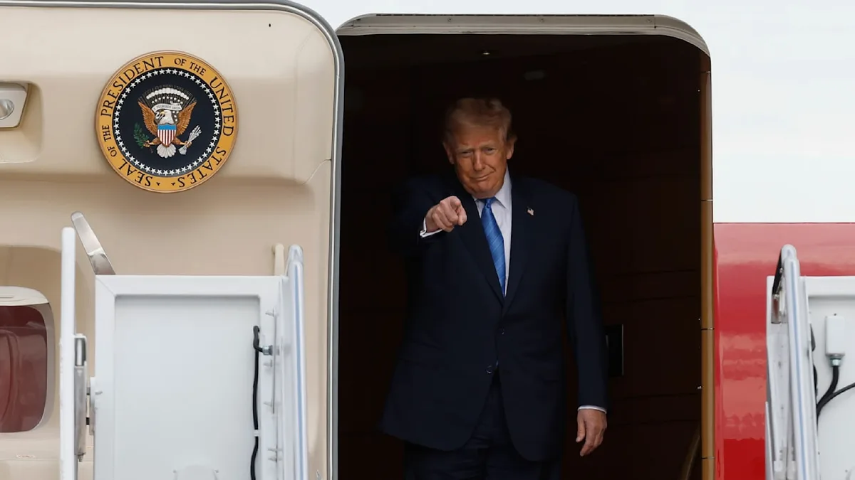 Präsident verkündet Giga-Deal - Trump kauft 10.335.000.000.000 Liter Öl