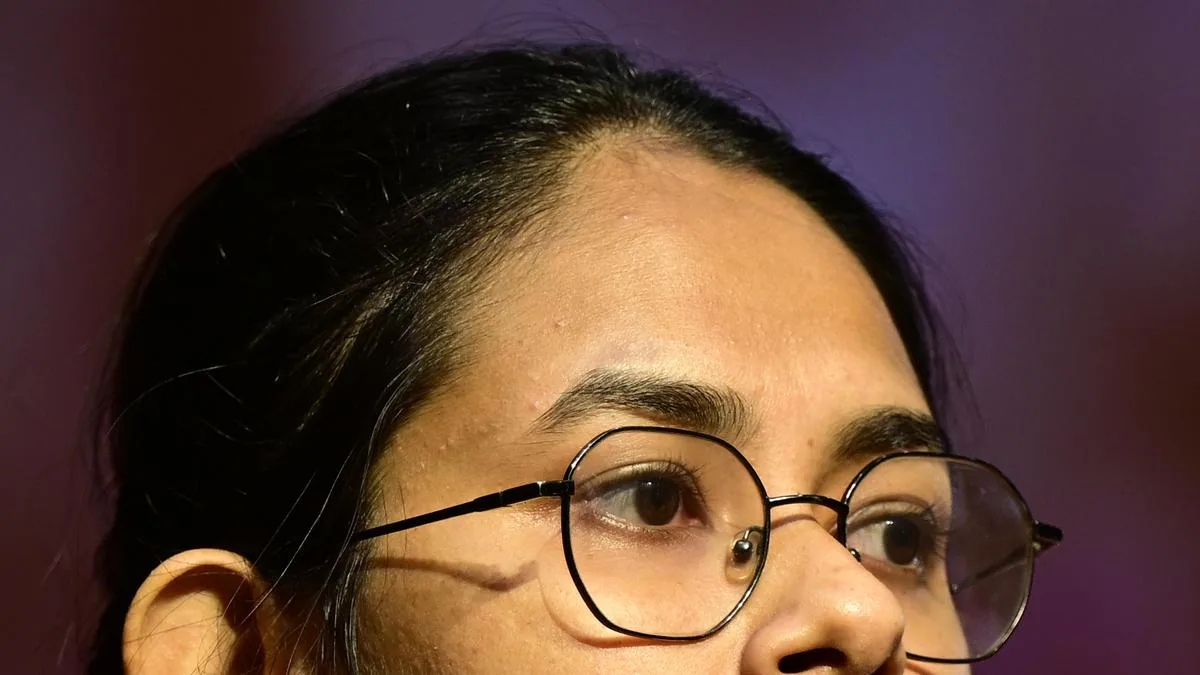 SFI leader Aishe Ghosh detained by Delhi Police near Gurudwara Bangla Sahib